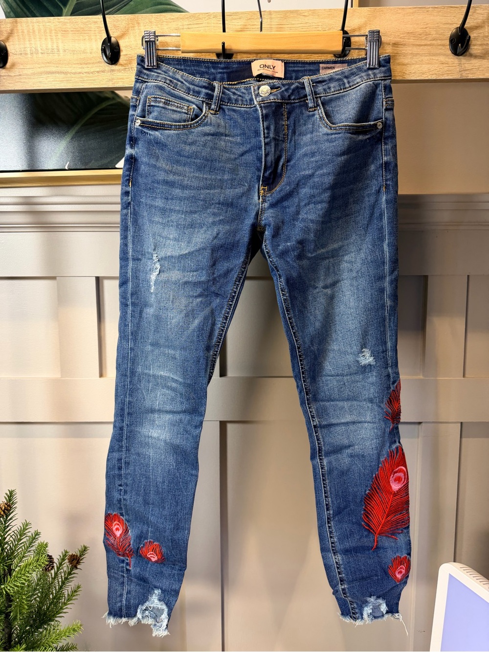 Only Blue Regular Skinny Jeans with Red Feather Embroidery Size 29
